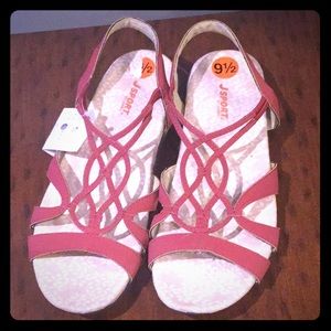 20$ NWT.  Cute and comfortable, support sandals